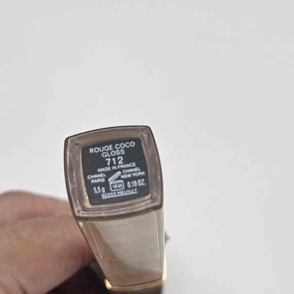 Brand new authentic Chanel lip gloss -712 MELTED HONEY - Picture 9 of 9